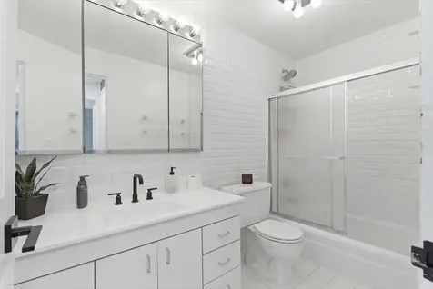 201 East Chestnut Street Chicago IL 60611