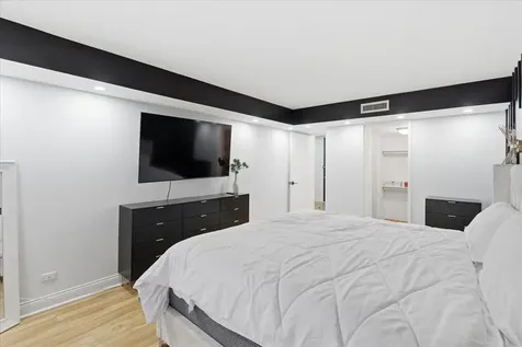 201 East Chestnut Street Chicago IL 60611