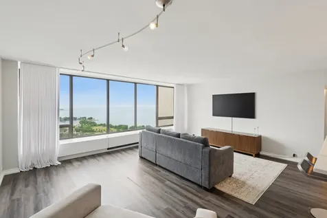 2800 North Lake Shore Drive Chicago IL 60657