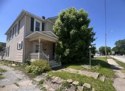 620 16TH Avenue East Moline IL 61244