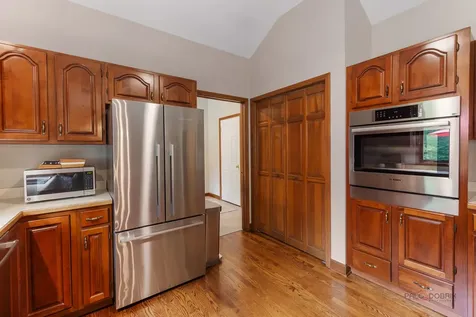 2145 Kenton Lane Libertyville IL 60048