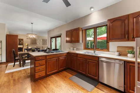 2145 Kenton Lane Libertyville IL 60048