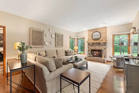 2145 Kenton Lane Libertyville IL 60048
