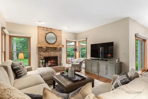 2145 Kenton Lane Libertyville IL 60048