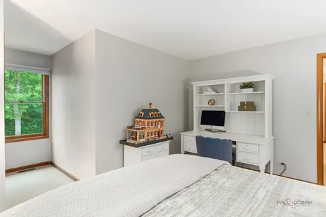 2145 Kenton Lane Libertyville IL 60048