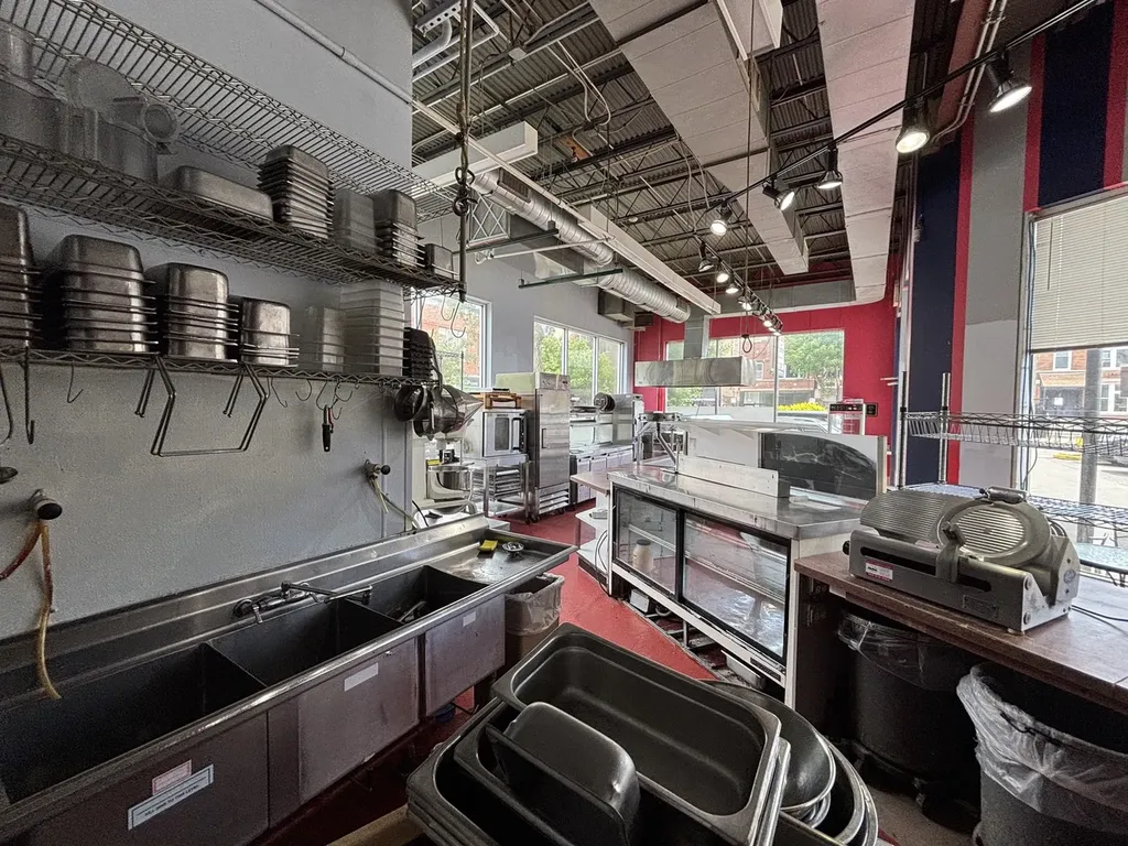 2010 North Damen Avenue Chicago IL 60647