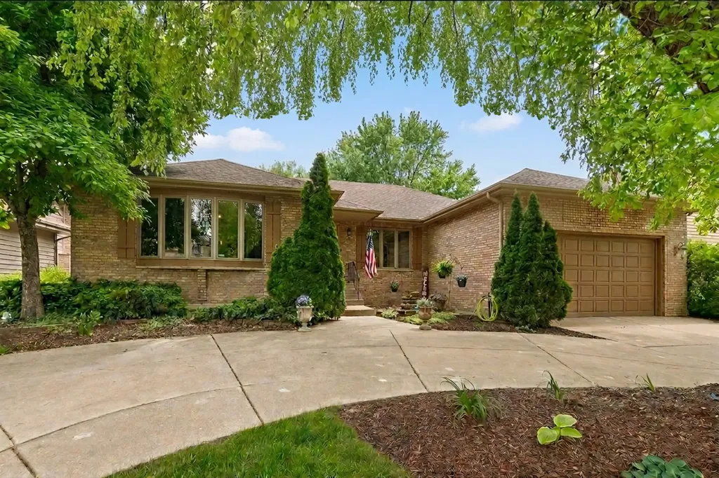 437 North Kevin Drive Addison IL 60101