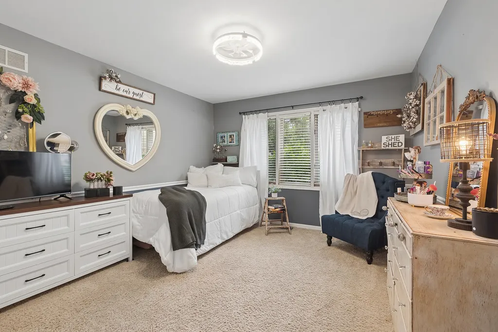 437 North Kevin Drive Addison IL 60101