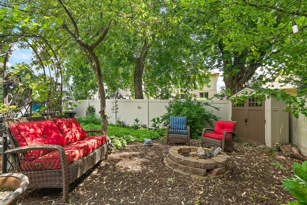 437 North Kevin Drive Addison IL 60101