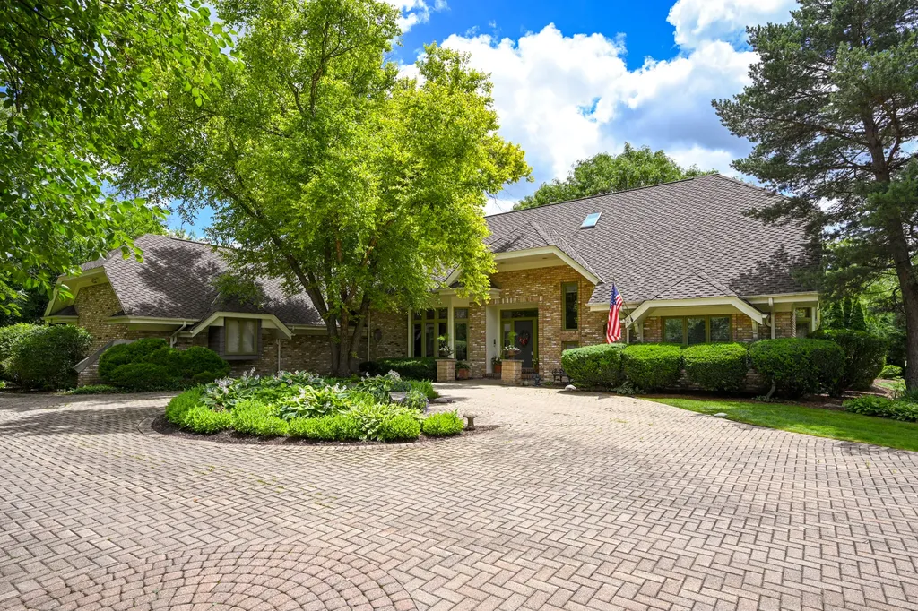 6450 Manor Drive Burr Ridge IL 60527