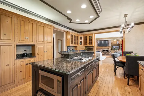 6450 Manor Drive Burr Ridge IL 60527