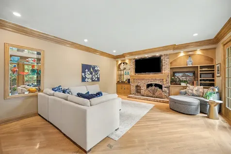 6450 Manor Drive Burr Ridge IL 60527