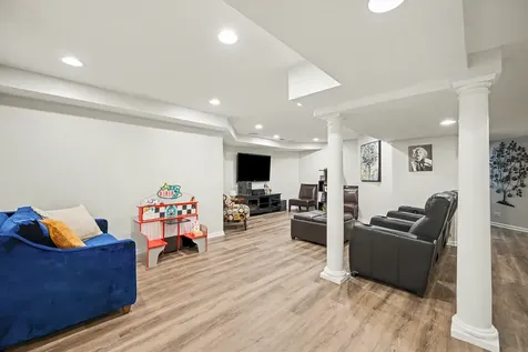 6450 Manor Drive Burr Ridge IL 60527