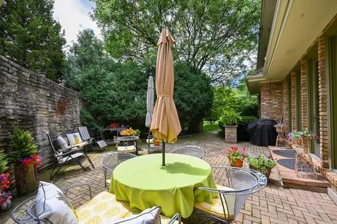 6450 Manor Drive Burr Ridge IL 60527