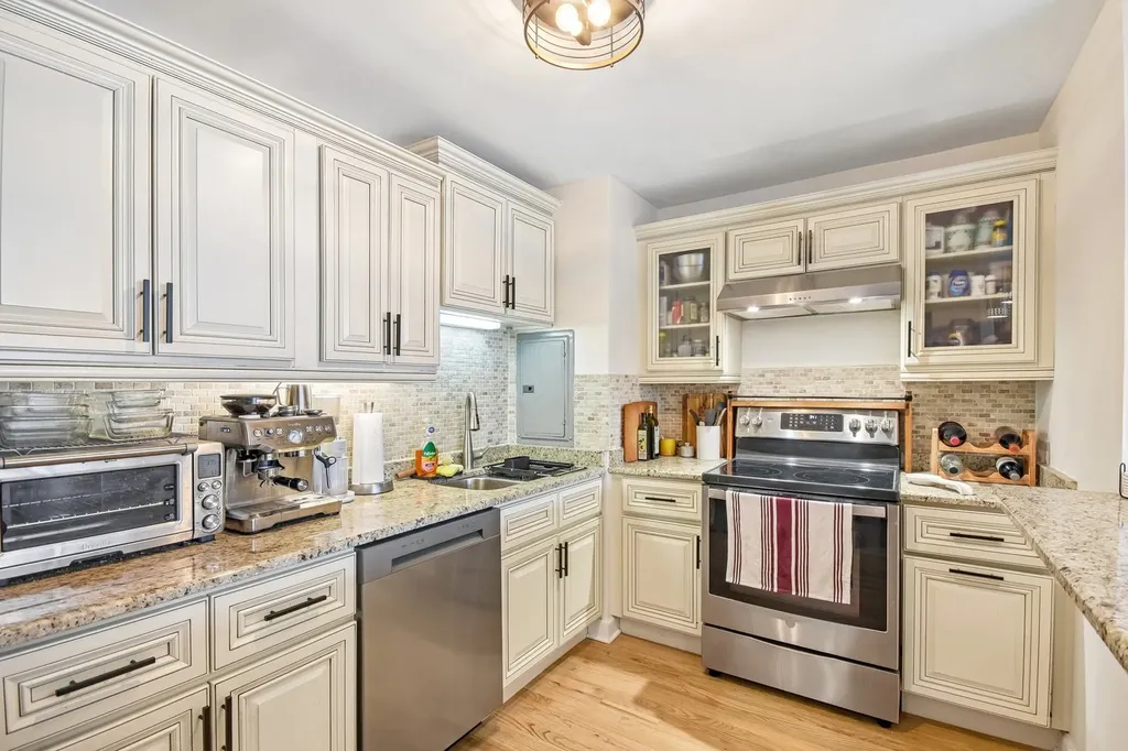 260 East Chestnut Street Chicago IL 60611
