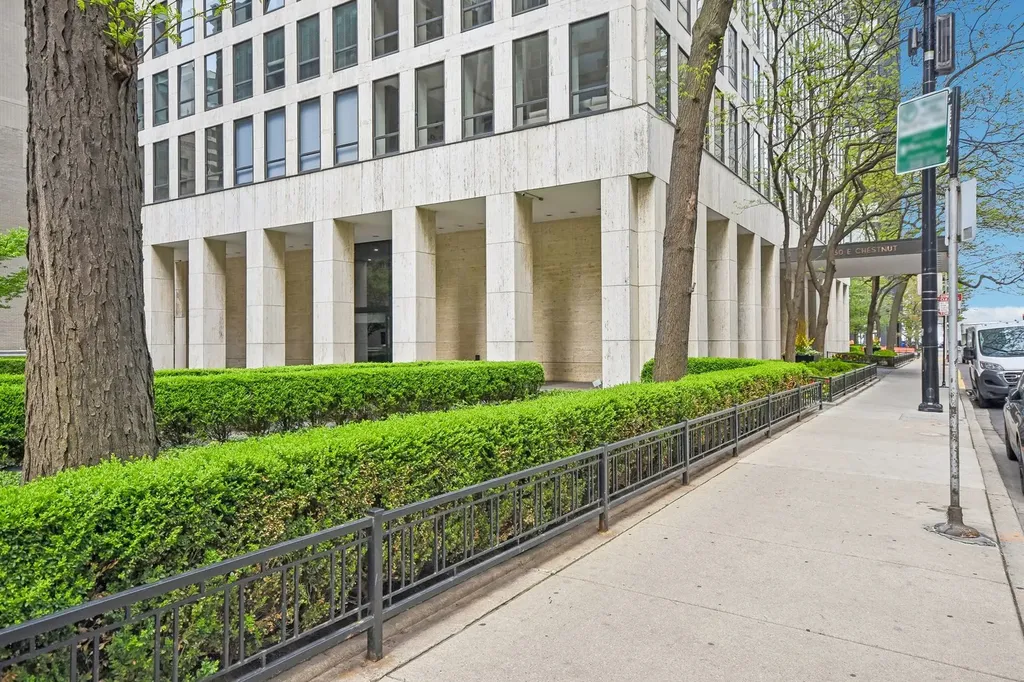 260 East Chestnut Street Chicago IL 60611
