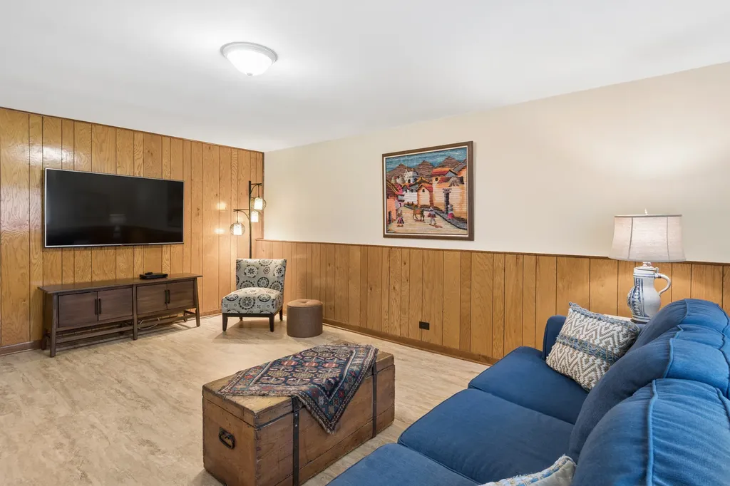 6601 Macarthur Drive Woodridge IL 60517