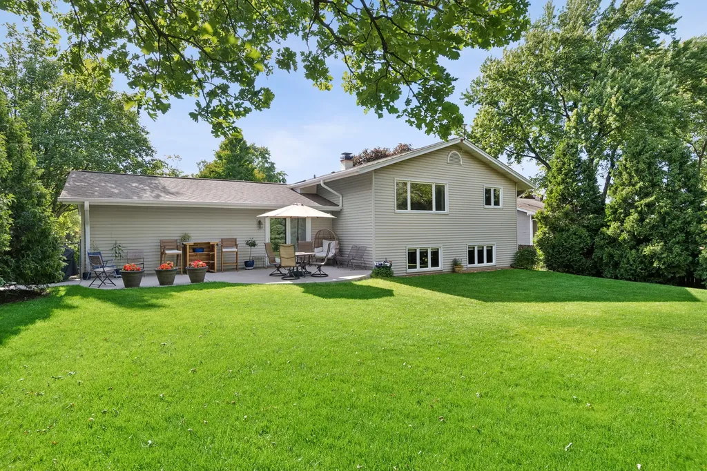 6601 Macarthur Drive Woodridge IL 60517