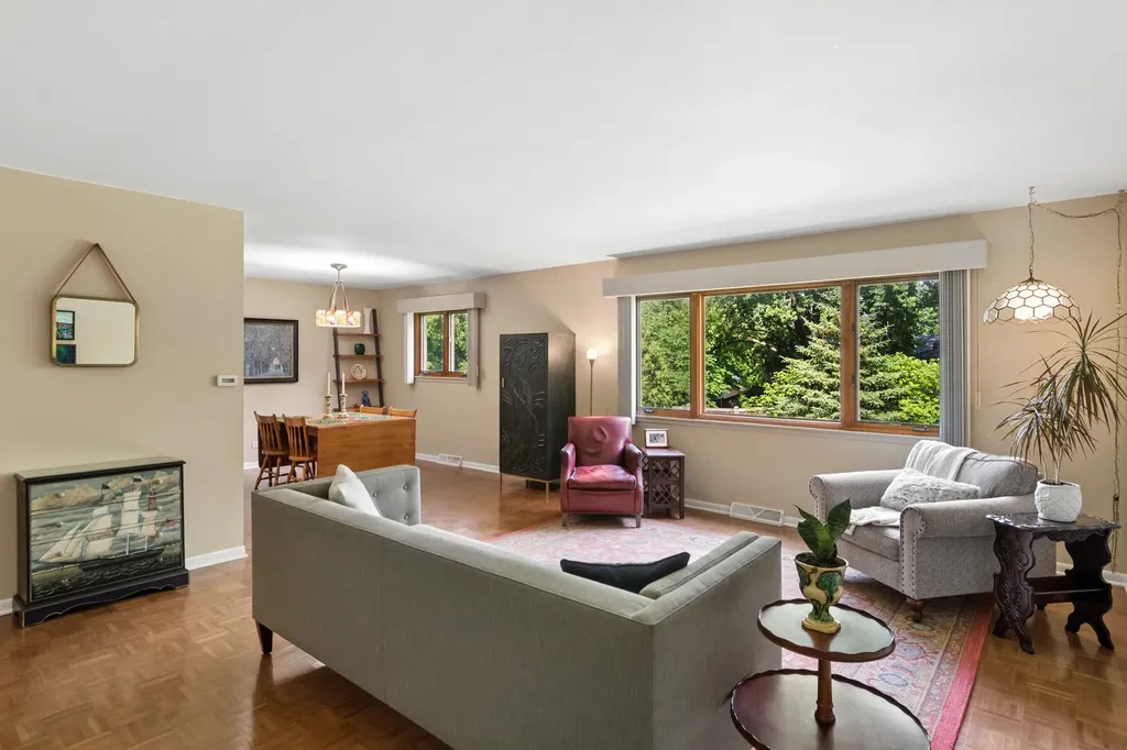 6601 Macarthur Drive Woodridge IL 60517