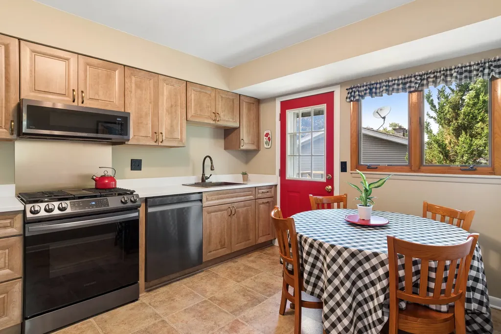 6601 Macarthur Drive Woodridge IL 60517