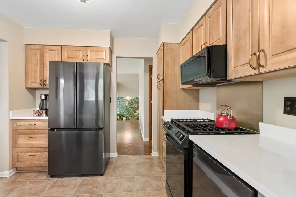 6601 Macarthur Drive Woodridge IL 60517