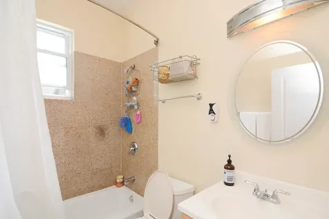 1314 West Roscoe Street Chicago IL 60657