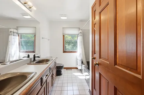 107 Roxborough Place Inverness IL 60010