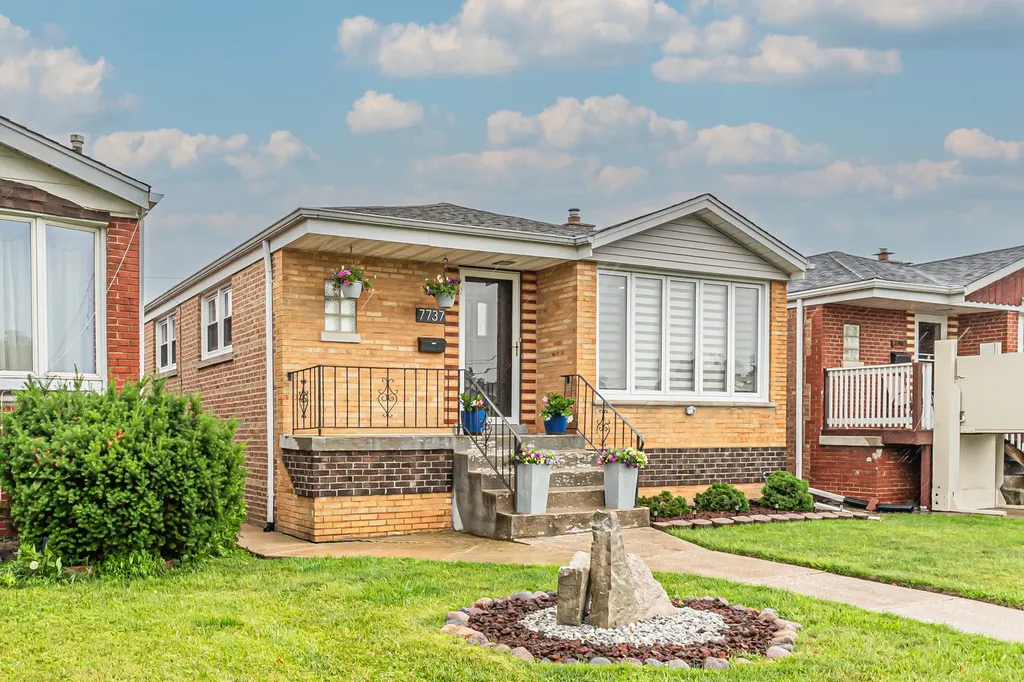 7737 Meade Avenue Burbank IL 60459