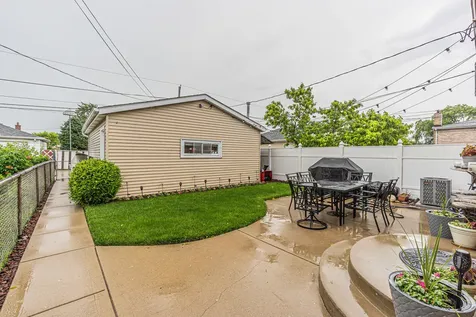 7737 Meade Avenue Burbank IL 60459