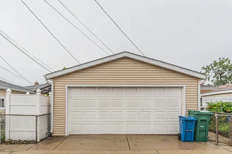 7737 Meade Avenue Burbank IL 60459