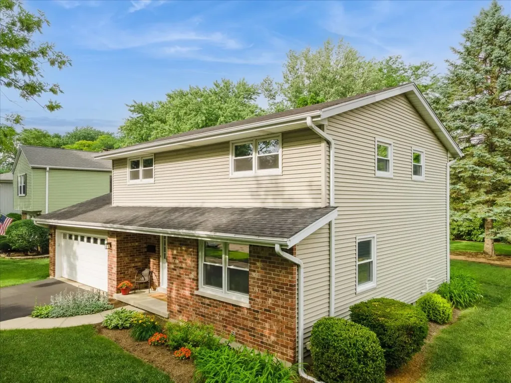 1520 Lark Lane Naperville IL 60565