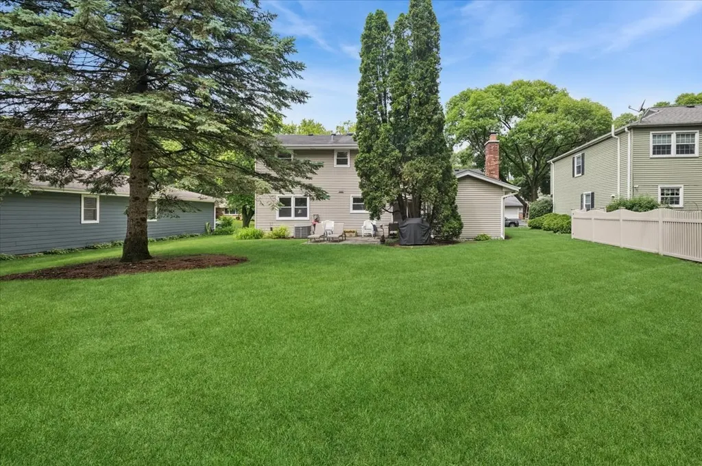 1520 Lark Lane Naperville IL 60565