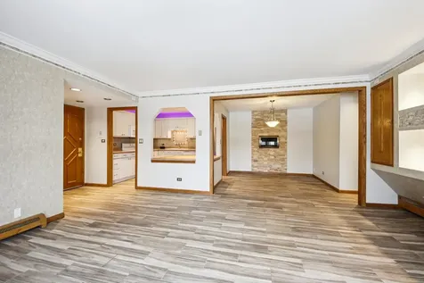 527 West Eastman Street Arlington Heights IL 60005