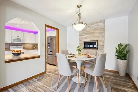 527 West Eastman Street Arlington Heights IL 60005