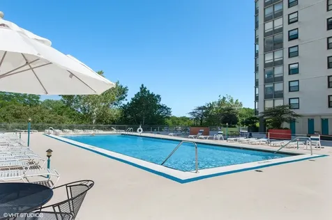 5701 North Sheridan Road Chicago IL 60660