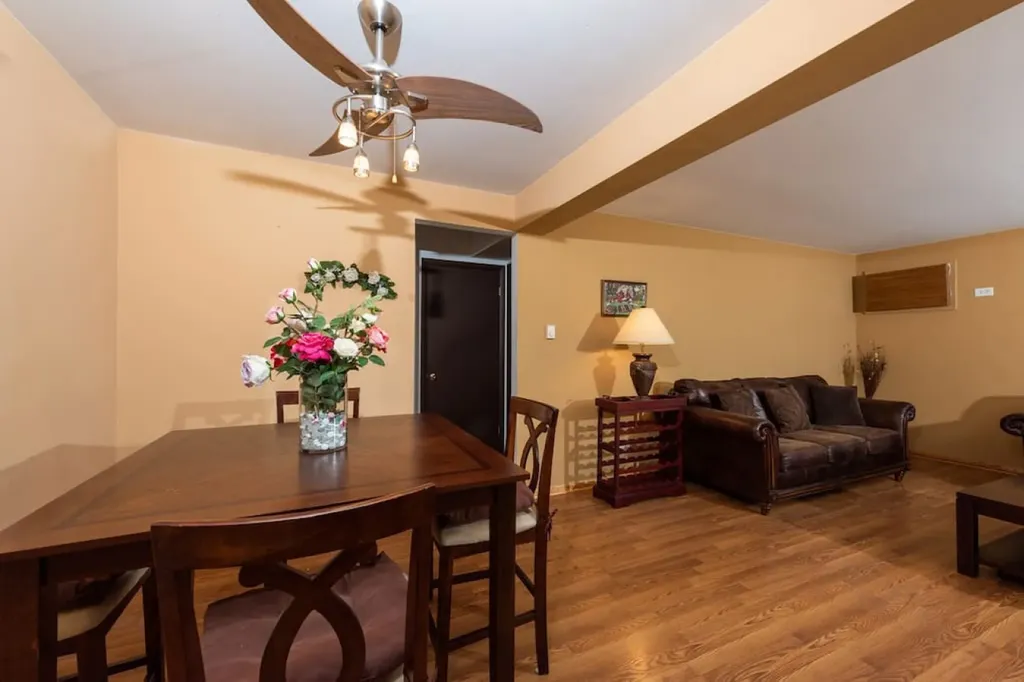 5113 North East River Road Chicago IL 60656