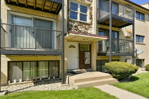 5113 North East River Road Chicago IL 60656