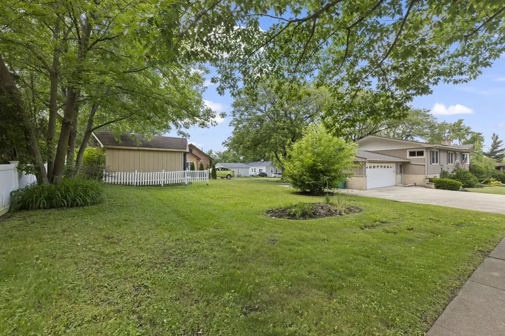 403 West Harding Road Lombard IL 60148