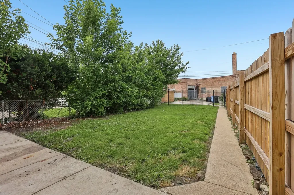 4938 West Fulton Street Chicago IL 60644