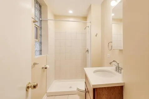4746 North Malden Street Chicago IL 60640