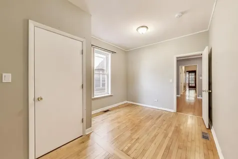 4746 North Malden Street Chicago IL 60640