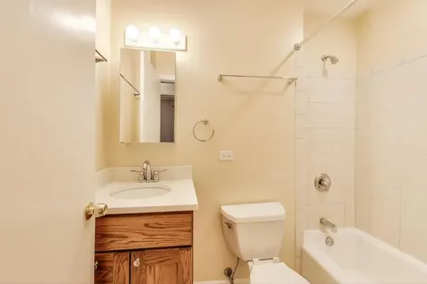 4746 North Malden Street Chicago IL 60640
