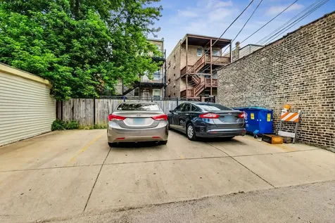 4746 North Malden Street Chicago IL 60640