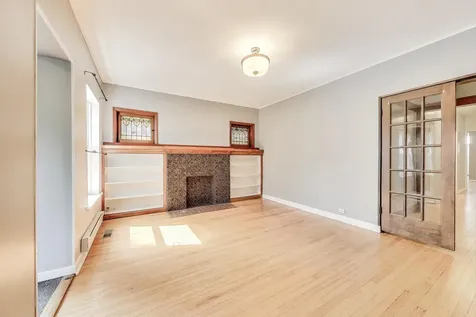 4746 North Malden Street Chicago IL 60640