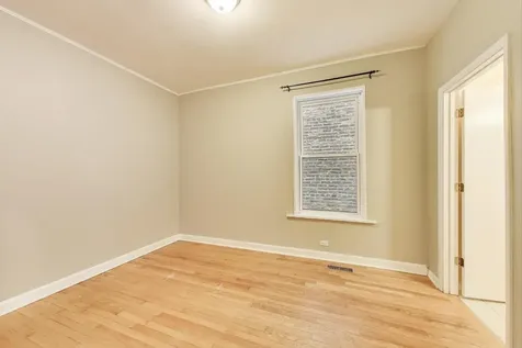 4746 North Malden Street Chicago IL 60640