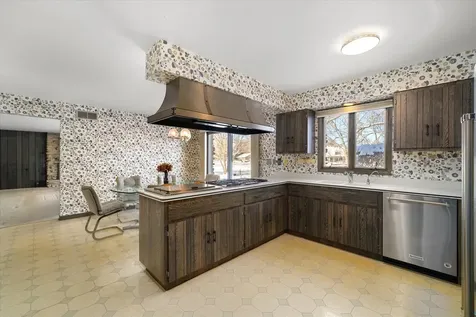 9 Buckingham Drive Sugar Grove IL 60554
