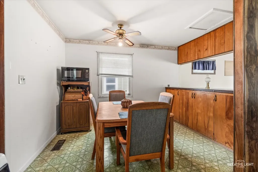 825 Foran Lane Aurora IL 60506