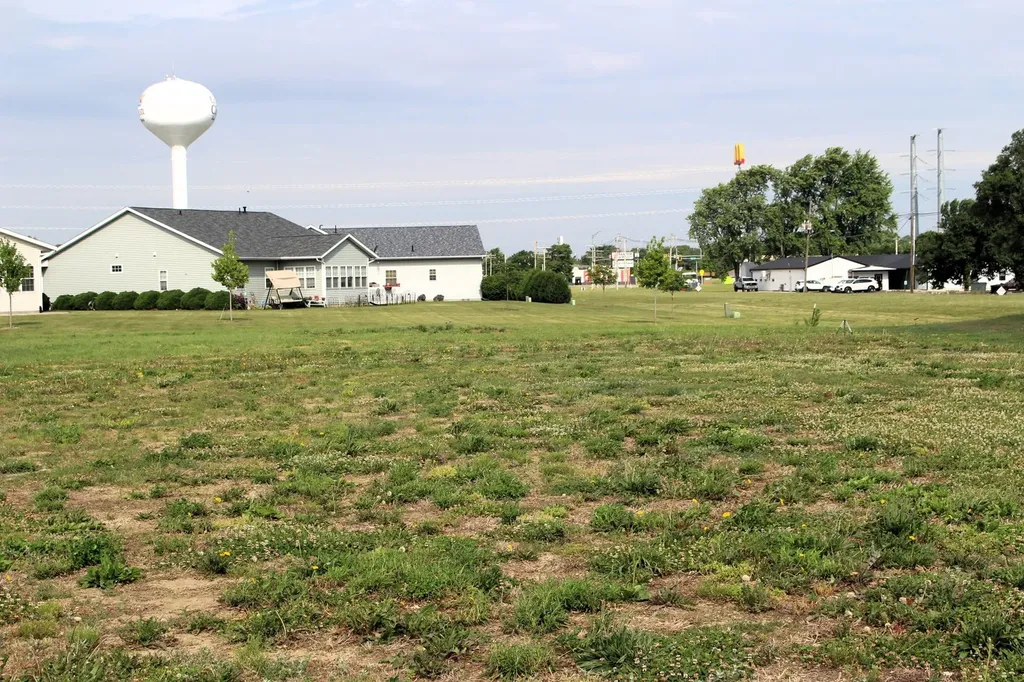 23 Somerset Drive Clinton IL 61727