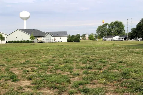 23 Somerset Drive Clinton IL 61727