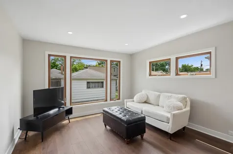 6341 North Tripp Avenue Chicago IL 60646